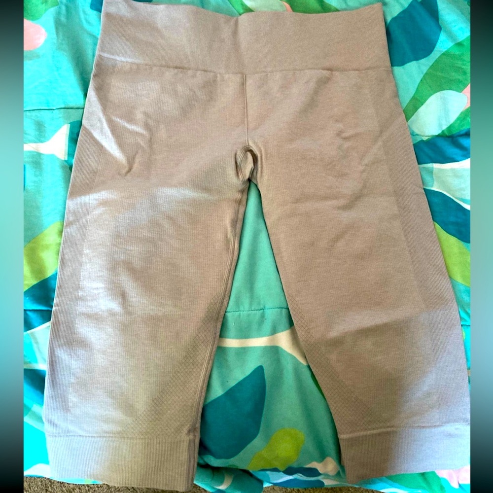 Lululemon Seamless Crop Leggings, like new size 12, beige